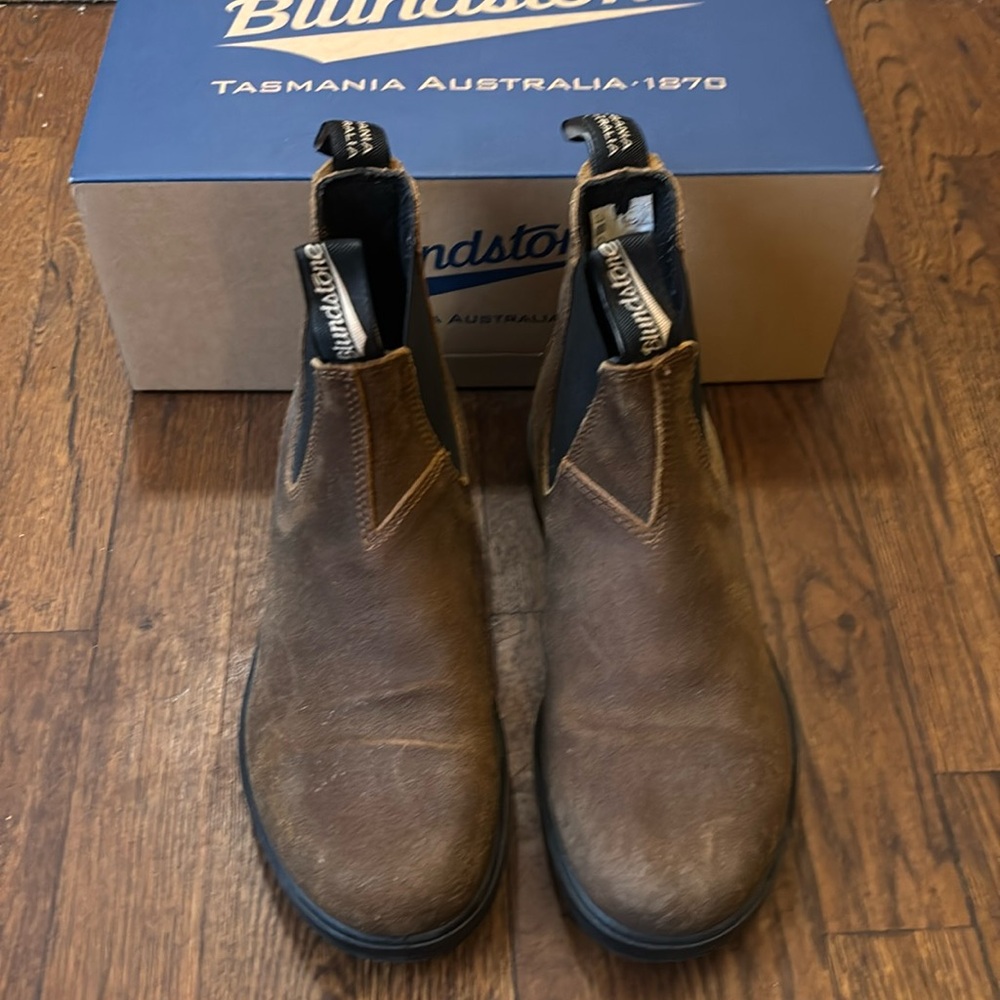 Blundstone 1911 in Suede Tobacco size USW 9, USM 7